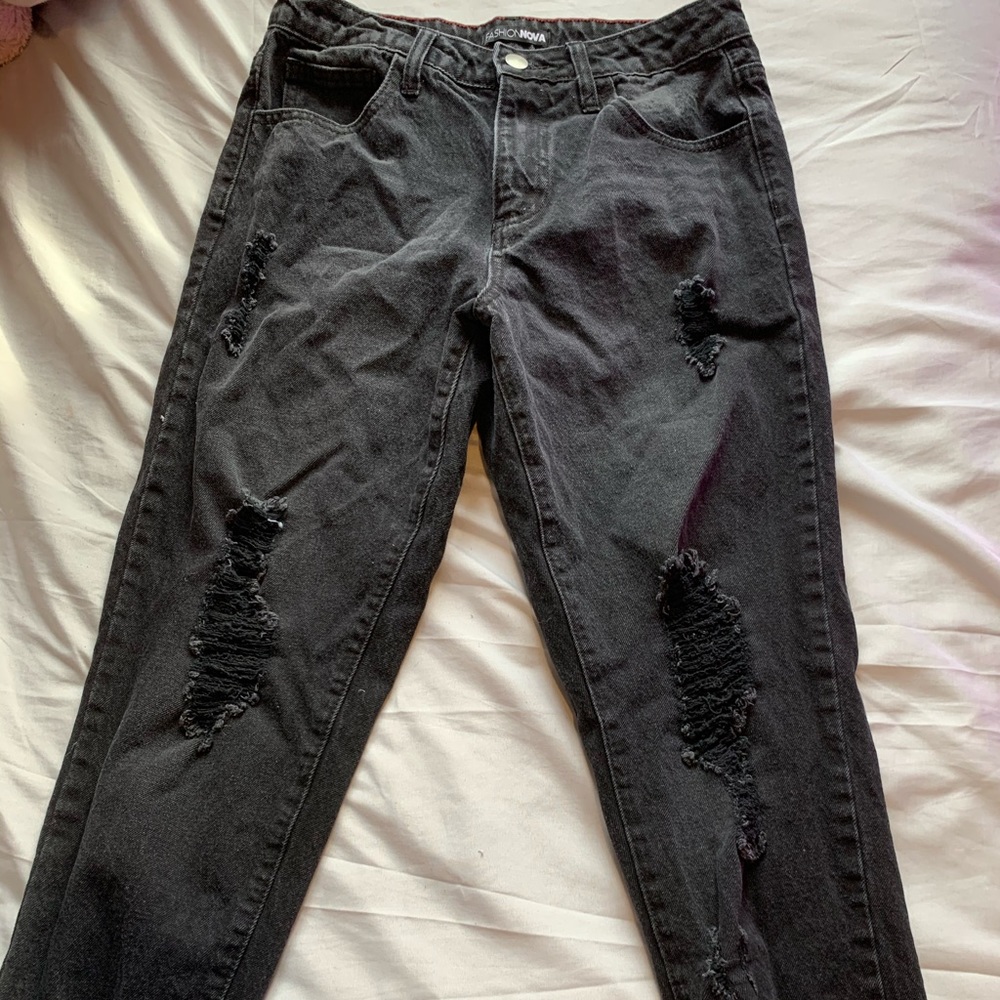 Women’s Black Ripped Boyfriend Jean